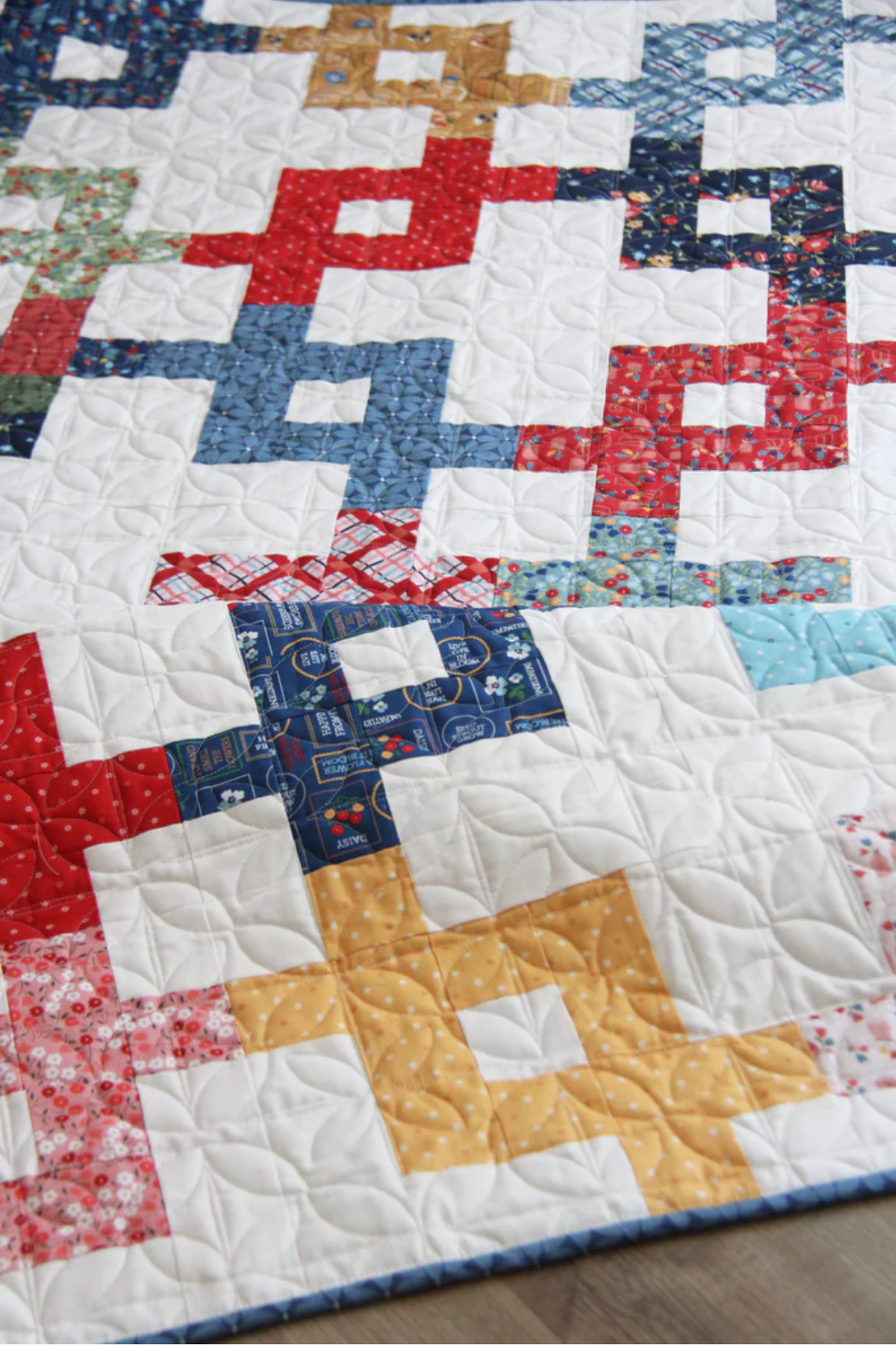 🧵 Tangled Quilt Pattern – by Cluck Cluck Sew